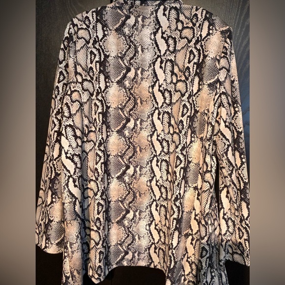 Joseph Ribkoff Blazer (no buttons) - Picture 4 of 6